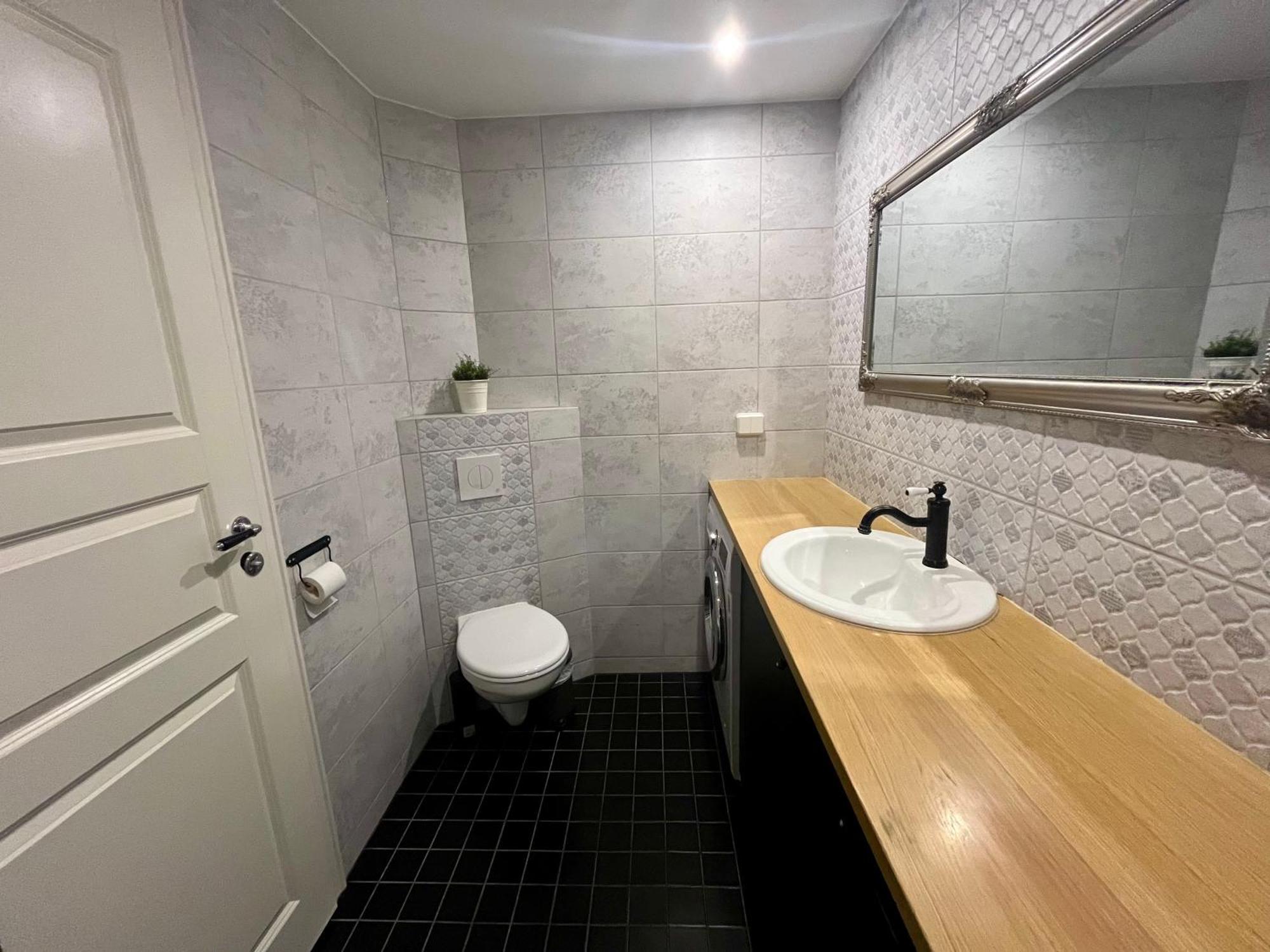 Old Town Apartment - Self Check In Voru Bagian luar foto