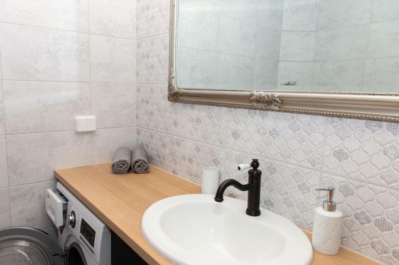 Old Town Apartment - Self Check In Voru Bagian luar foto